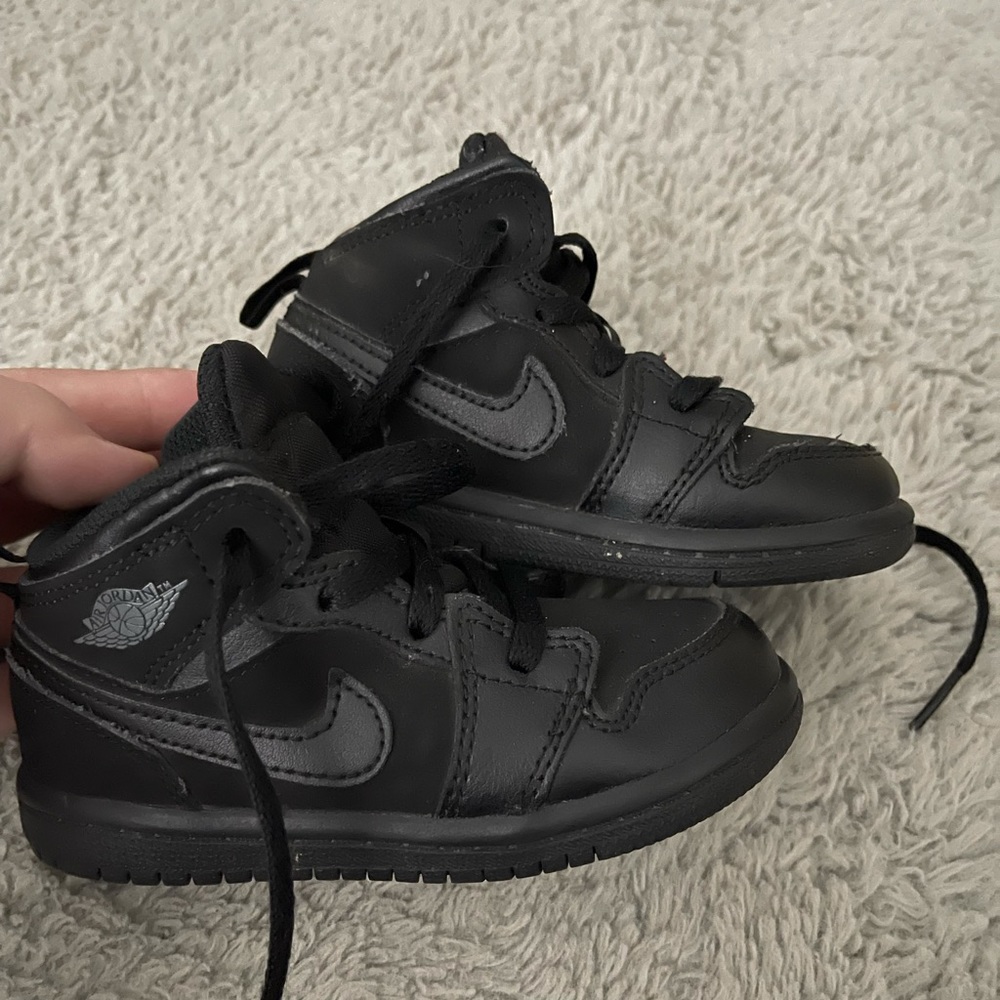 Boys Jordan shoes size 7 lightly used